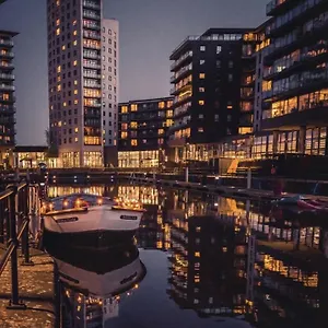 Deluxe Apt, Riverside Canal View&free Parking Leeds (West Yorkshire)